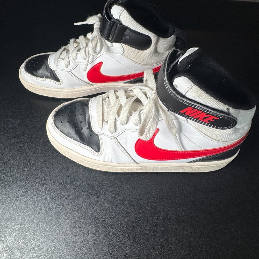 Nike Boys COURT BOROUGH MID 5 Youth CD 7782-110 White/University Red/Black Shoes